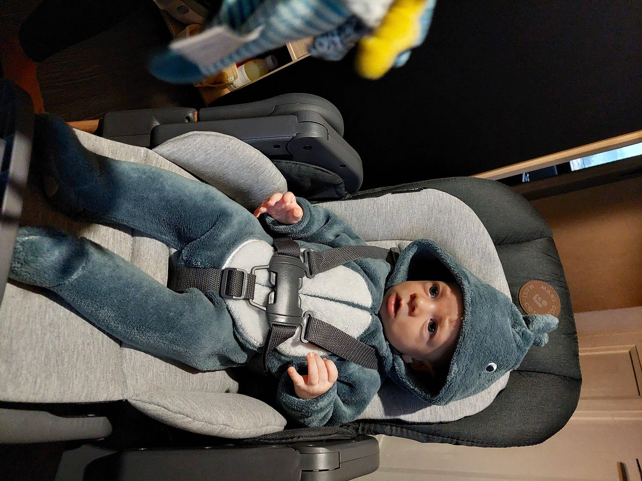 Nélo a rejoint le concours — aidez-le/la à gagner de superbes lots ! arm, auto_part, baby, baby_carriage, baby_products, car_seat, carmine, child, comfort, fun, gesture, glove, headwear, leg, nail, person, personal_protective_equipment, product, service, sneakers