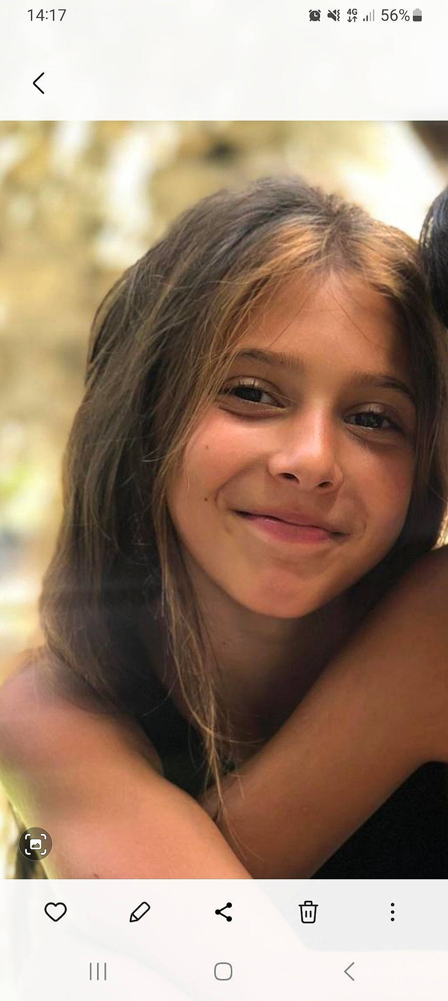 Krystal a rejoint le concours — aidez-le/la à gagner de superbes lots ! black_hair, blond, cheek, close_up, eyebrow, eyelash, flash_photography, fun, grass, happy, iris, joy, layered_hair, lip, long_hair, mouth, nose, people_in_nature, person, skin