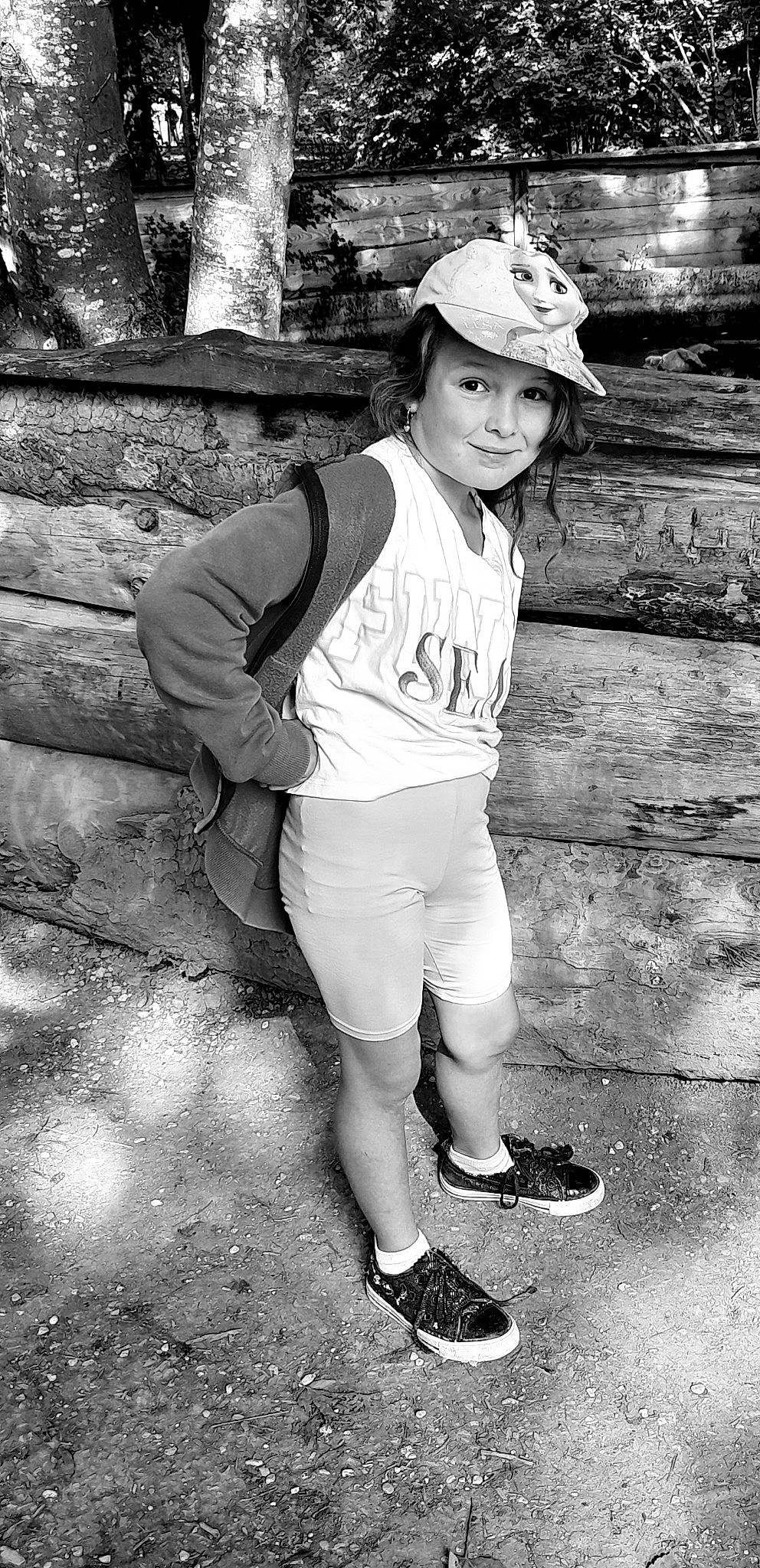 Lannah participe au concours pour gagner de l'argent avec cette photo : baseball_cap, black, black_and_white, cap, cool, flash_photography, happy, headgear, headwear, joy, monochrome, monochrome_photography, person, photograph, shoe, shorts, smile, sneakers, standing, street_fashion