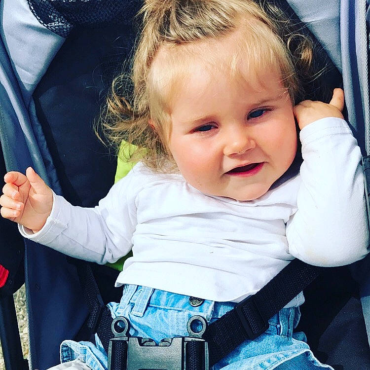 Zoey a rejoint le concours — aidez-le/la à gagner de superbes lots ! baby, baby_carriage, baby_products, beauty, blond, cheek, child, chin, cool, eye, face, facial_expression, head, lip, mouth, nose, person, product, skin, smile