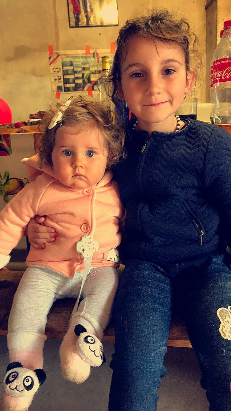 Zoey a rejoint le concours — aidez-le/la à gagner de superbes lots ! cheek, child, daughter, iris, joy, person, sibling, skin, smile, toddler