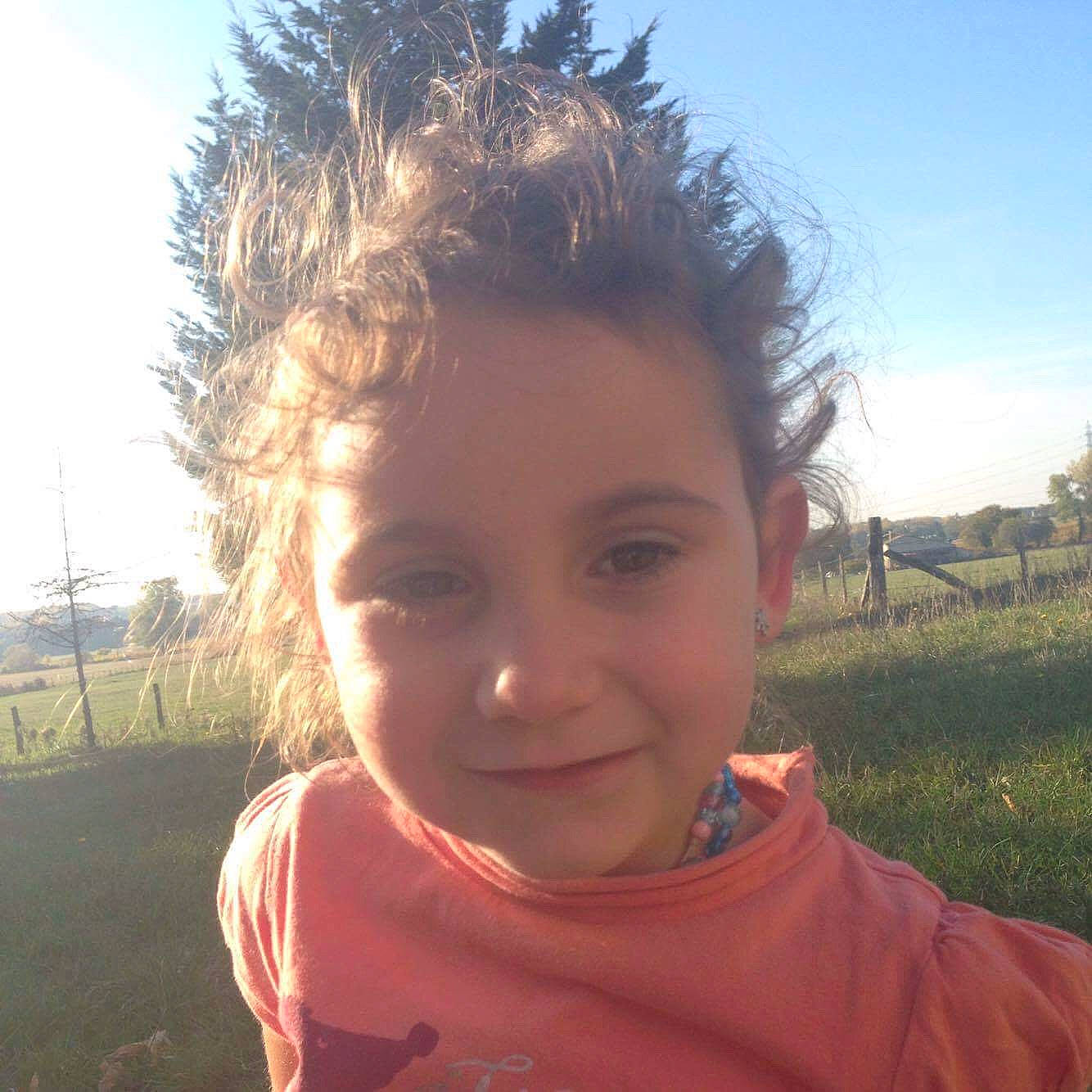 Kelly a rejoint le concours — aidez-le/la à gagner de superbes lots ! beauty, cheek, child, chin, cool, eyebrow, face, facial_expression, forehead, fun, hair, hairstyle, happy, head, nose, person, photography, selfie, sky, smile