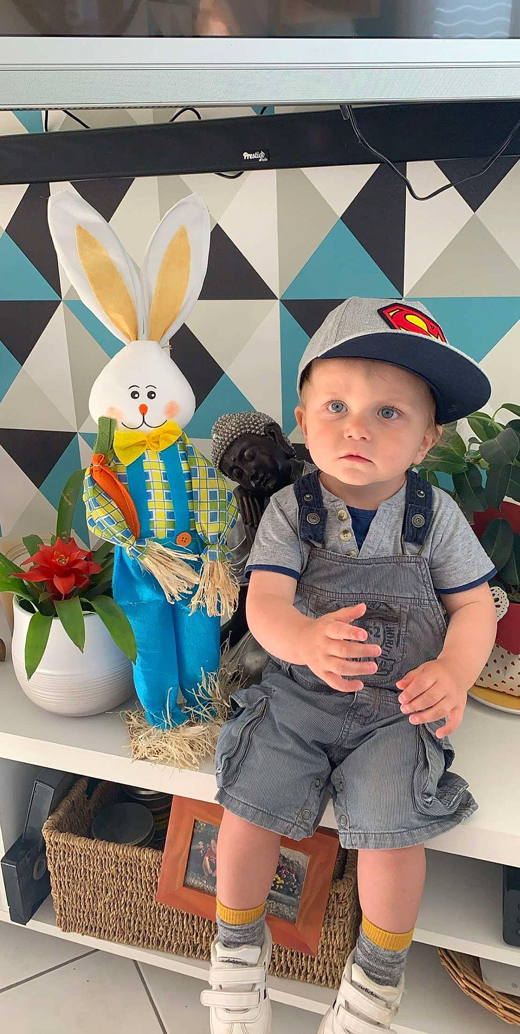 Nao participe au concours pour gagner de l'argent avec cette photo : child, easter_bunny, headwear, holiday, person, rabbit, rabbits_and_hares, toddler