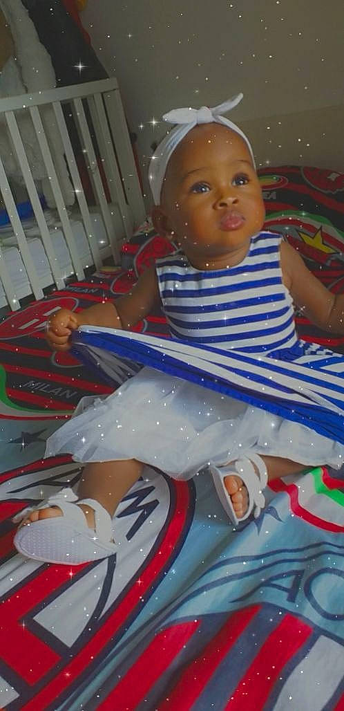 Khadija participe au concours pour gagner de l'argent avec cette photo : baby, blurred, child, person, toddler