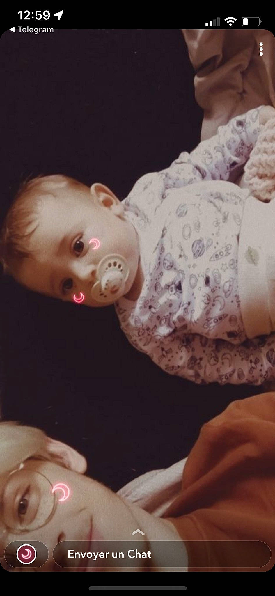 Milo a rejoint le concours — aidez-le/la à gagner de superbes lots ! arm, baby, baby_toddler_clothing, cheek, child, dress, eye, eyelash, finger, gesture, hand, happy, human_body, iris, lip, mouth, nose, person, pink, skin