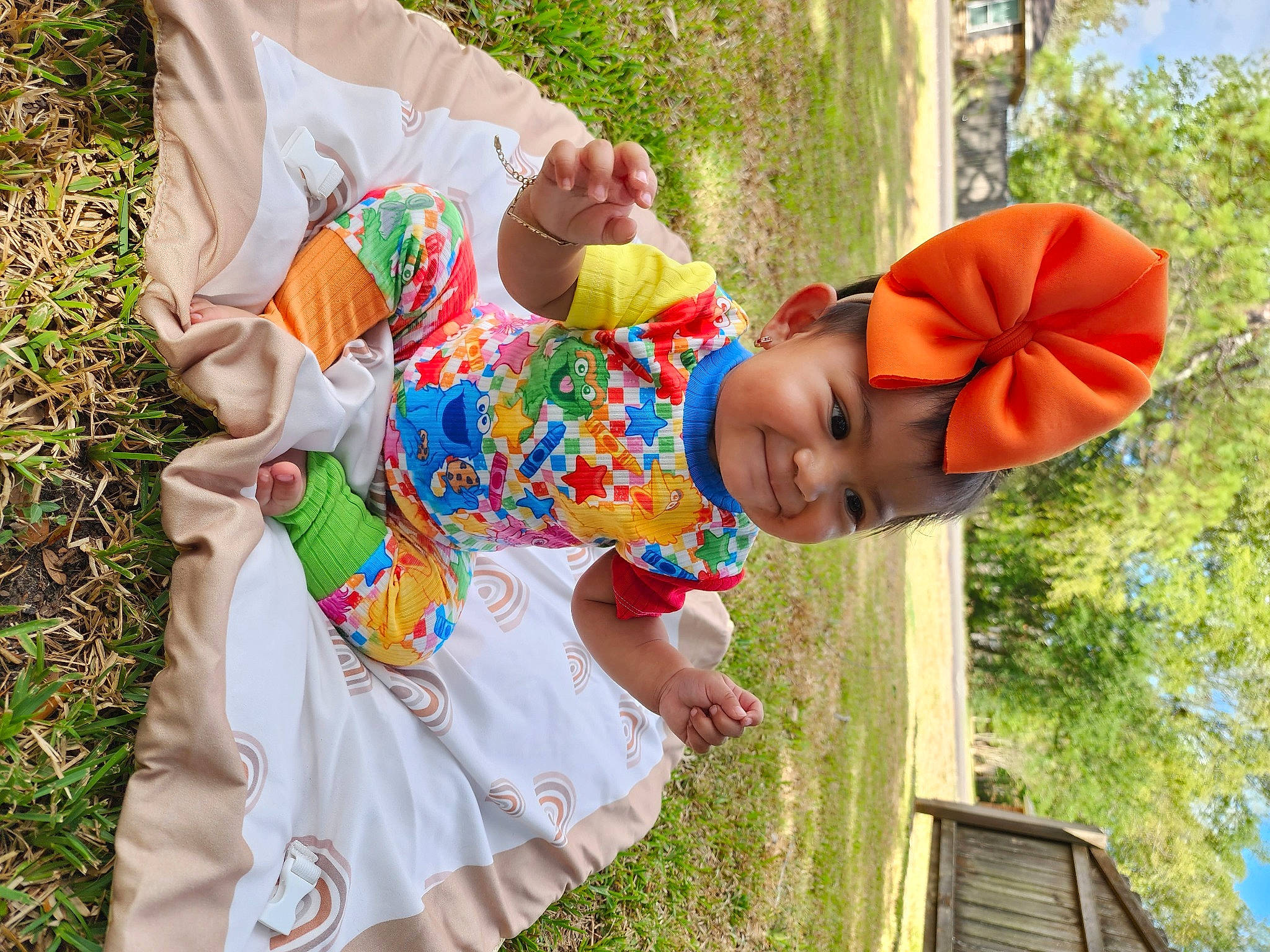 Etzyli is registered to the contest to win money with this photo: adaptation, baby_toddler_clothing, child, community, event, fashion_accessory, fun, grass, happy, hat, headwear, joy, leisure, people_in_nature, person, plant, play, recreation, sun_hat, t_shirt