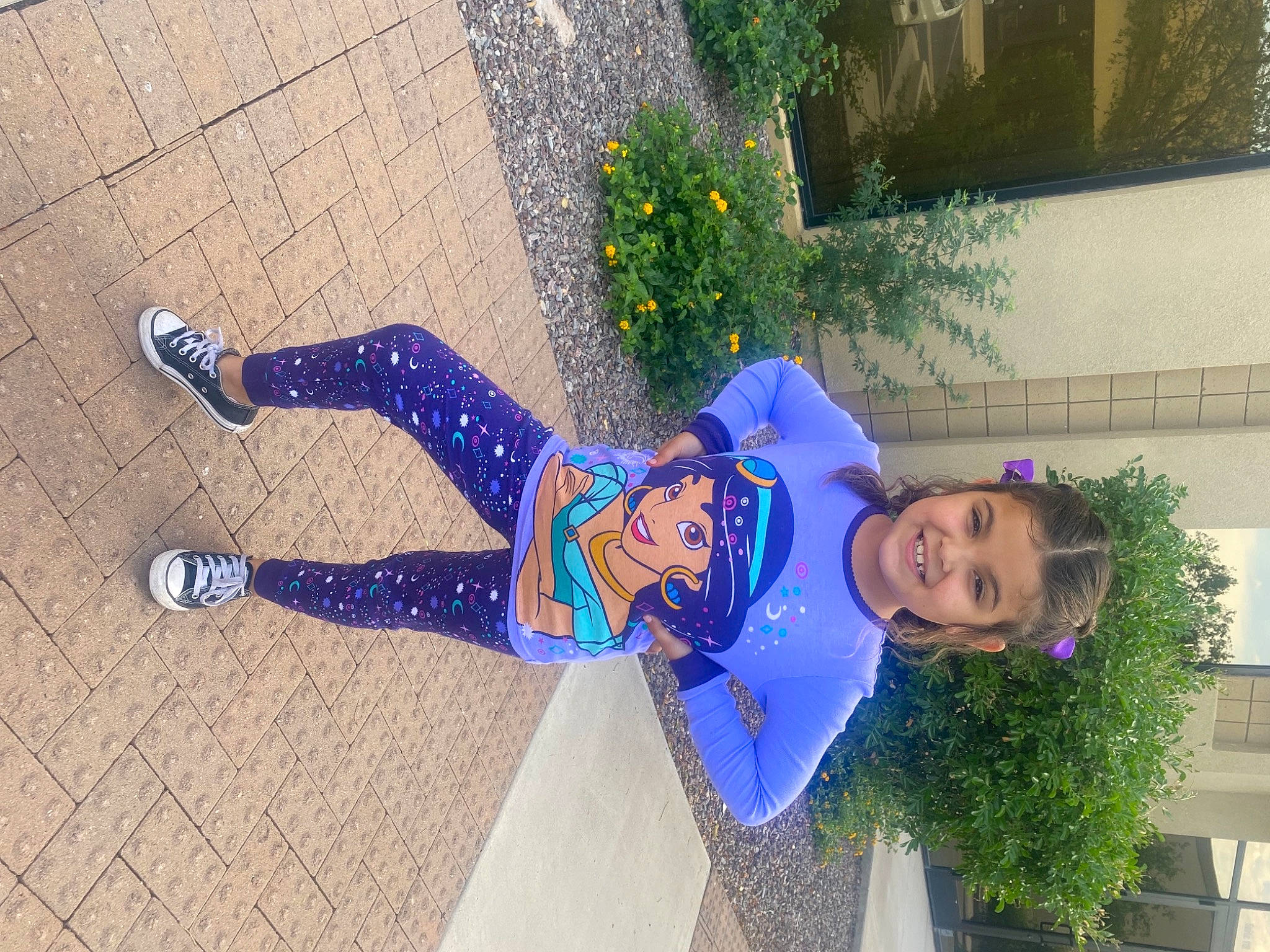 Azalaia is registered to the contest to win money with this photo: electric_blue, flooring, foot, fun, grass, happy, hat, human_leg, joy, leisure, pattern, person, plant, purple, recreation, smile, street_fashion, textile, thigh, walking_shoe