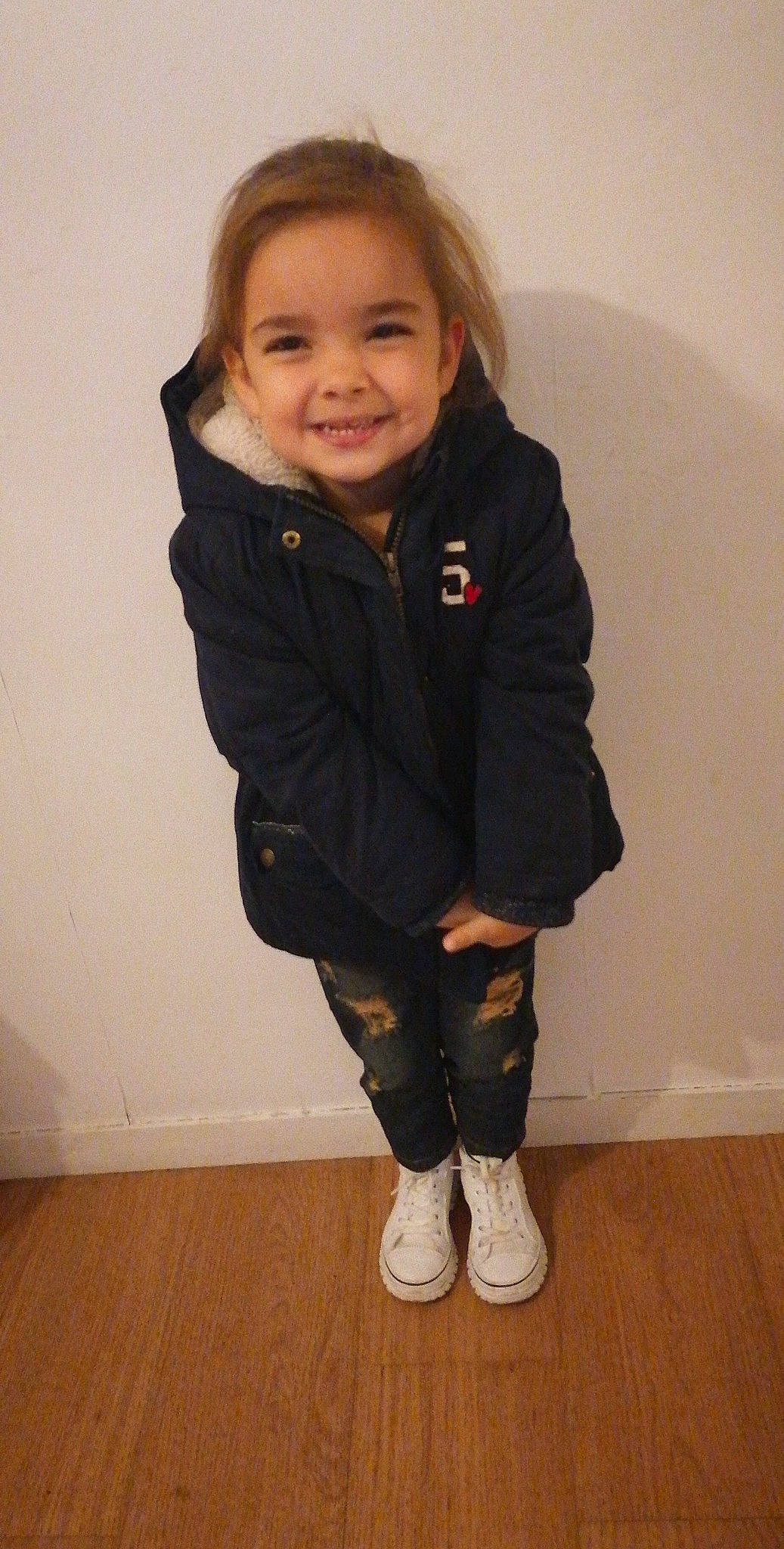 Inès a rejoint le concours — aidez-le/la à gagner de superbes lots ! baby_toddler_clothing, cheek, eye, face, flash_photography, floor, flooring, gesture, hair, happy, head, jacket, joy, knee, neck, person, shoe, sleeve, smile, standing