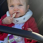 Léana a rejoint le concours — aidez-le/la à gagner de superbes lots ! baby, bib, blue_eyes, car_seat, cheek, child, closeup, cracker, cute, face, hair, hand, knitted_bib, plastic_bottle, portrait, red_cardigan, snack, stroller, stroller_bar, toddler