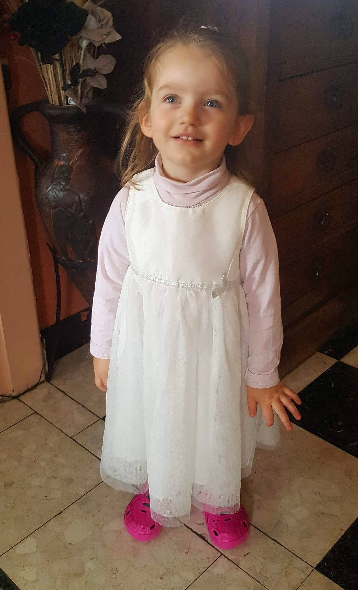 Cécile a rejoint le concours — aidez-le/la à gagner de superbes lots ! child, dress, person, standing, toddler
