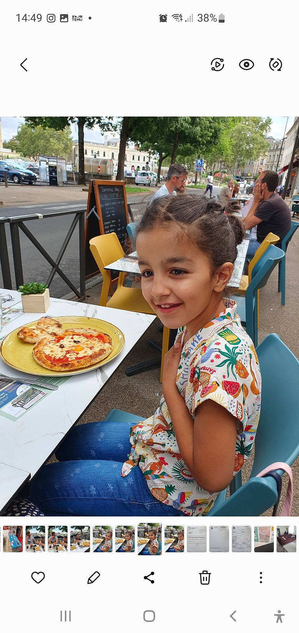 Elif a rejoint le concours — aidez-le/la à gagner de superbes lots ! chair, comfort_food, cuisine, event, food, happy, ingredient, joy, junk_food, leisure, person, pizza, pizza_cheese, recipe, recreation, smile, summer, table, tableware, toddler