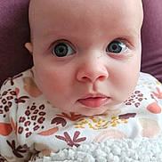 Maëve participe au concours pour gagner de l'argent avec cette photo : baby, blanket, child, closeup, clothing, curious, cute, expression, eyes, face, head, indoor, infant, patterned_outfit, person, portrait, skin, soft_texture, warm, young