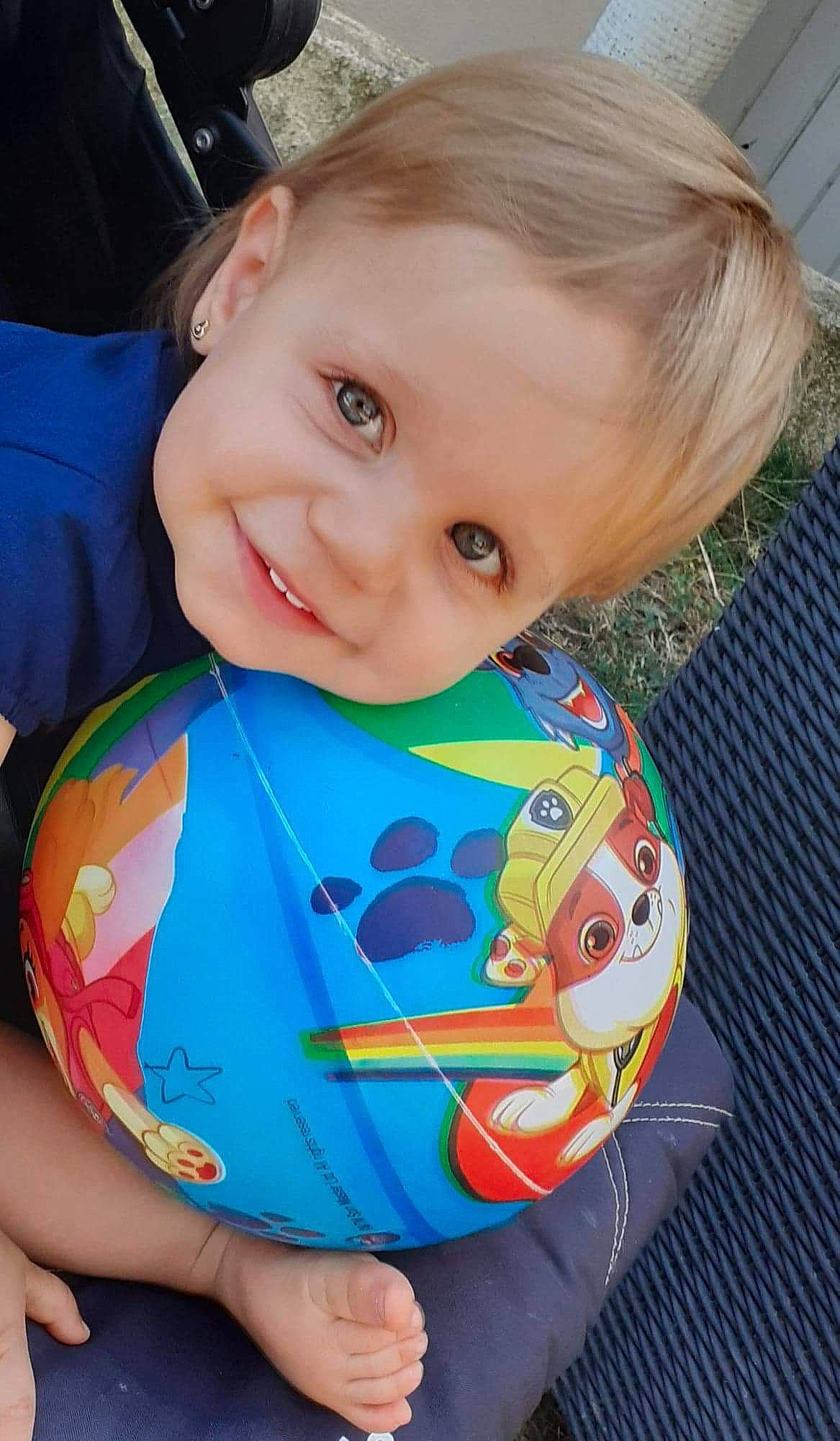 Sofia a rejoint le concours — aidez-le/la à gagner de superbes lots ! arm, baby_toddler_clothing, blue, cheek, child, electric_blue, eye, face, facial_expression, fun, happy, head, joy, neck, nose, person, skin, sleeve, smile, t_shirt