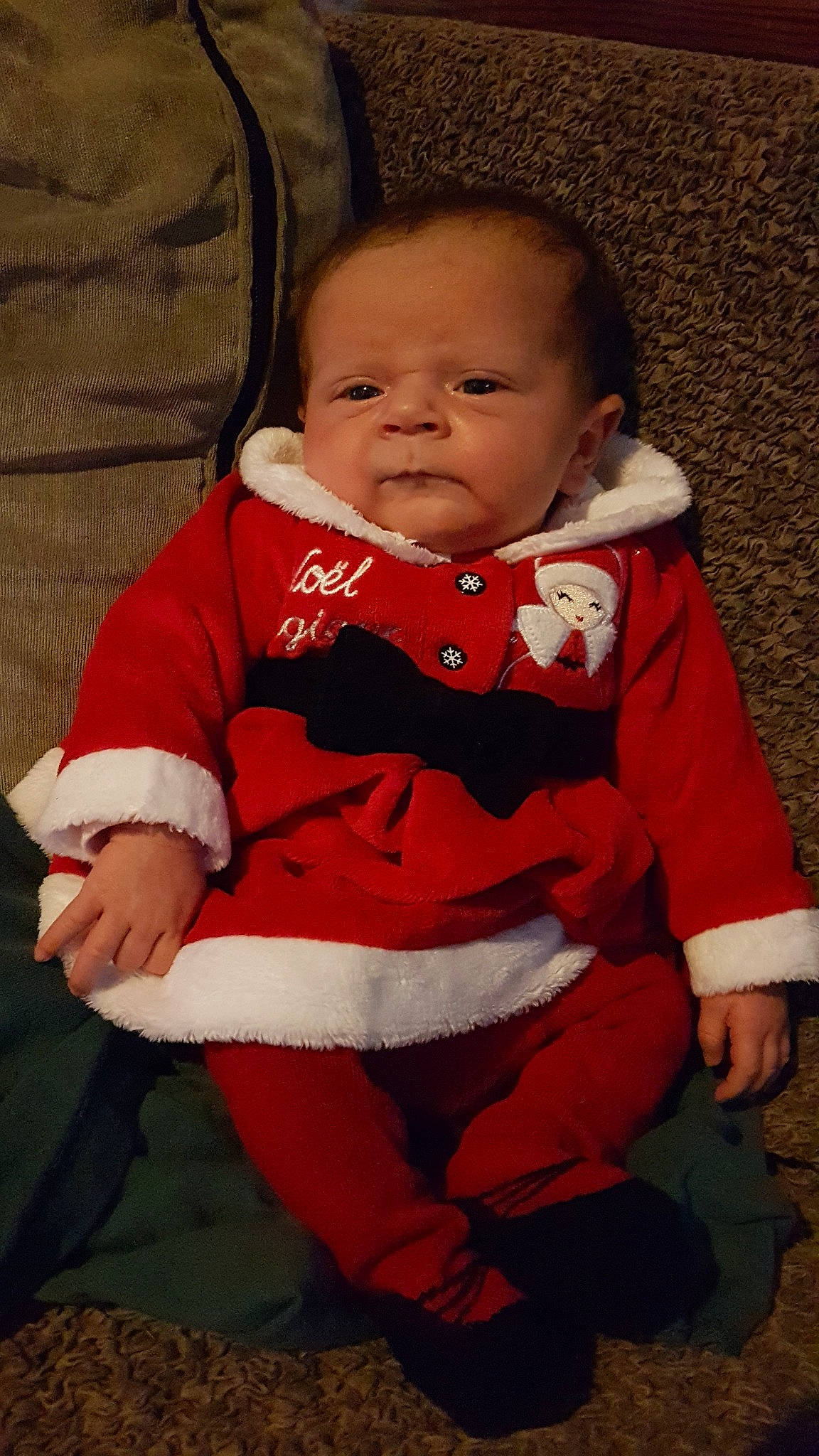 Fransceca-maria participe au concours pour gagner de l'argent avec cette photo : baby, cheek, child, person, red, sitting, toddler