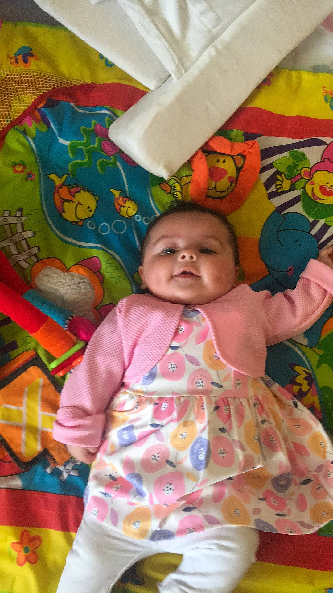 Alicia participe au concours pour gagner de l'argent avec cette photo : baby, baby_toddler_clothing, beauty, cheek, child, design, event, eye, fun, happy, head, linens, pattern, person, pink, product, room, sleeve, textile, toddler