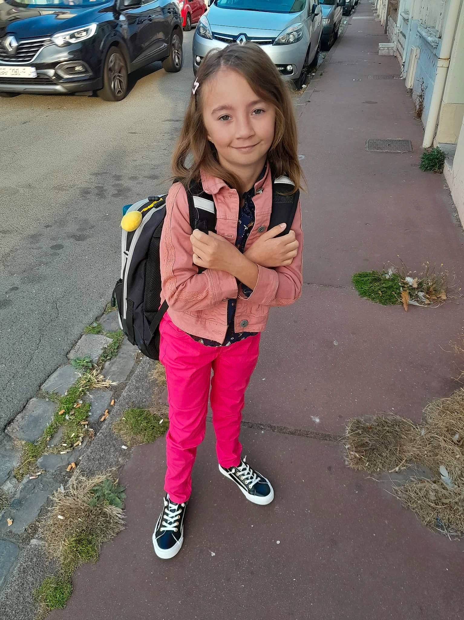 Cyrielle a rejoint le concours — aidez-le/la à gagner de superbes lots ! asphalt, automotive_exterior, automotive_lighting, automotive_tire, bumper, car, electric_blue, face, joy, motor_vehicle, person, personal_luxury_car, road, road_surface, sidewalk, smile, snapshot, tire, travel, vehicle