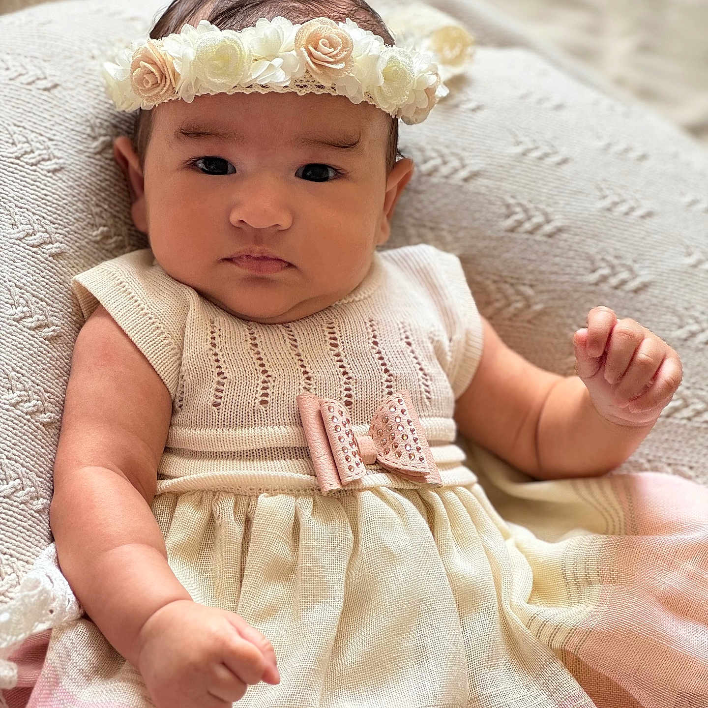Olivia participe au concours pour gagner de l'argent avec cette photo : adorable, baby, child, cream, cushion, cute, dress, expression, face, fashion, flower_headband, indoor, infant, knit_texture, person, pink, portrait, small_hand, soft_lighting, young