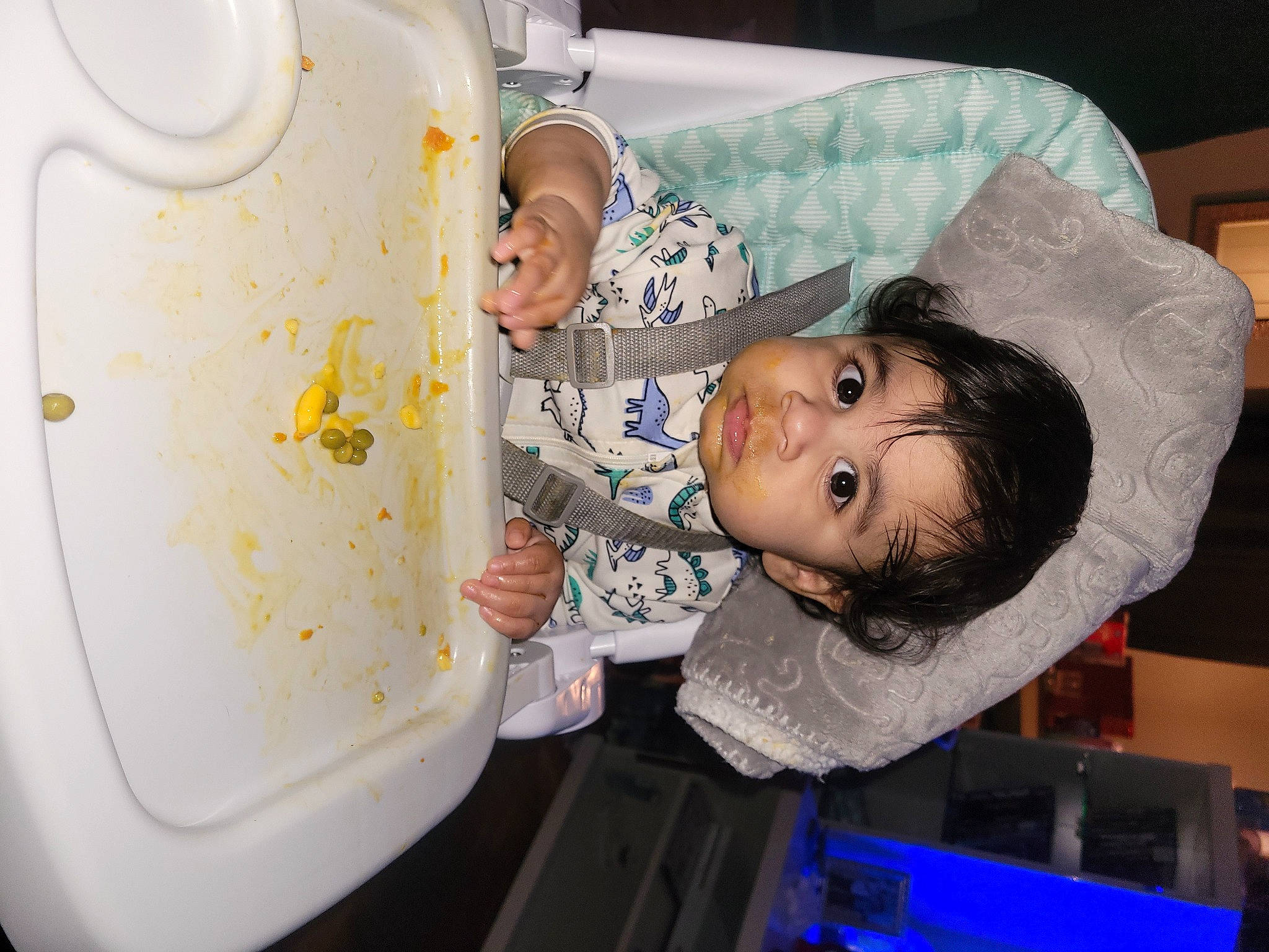 Cj is registered to the contest to win money with this photo: baby, baby_toddler_clothing, bathing, child, circle, dishware, event, fun, happy, party, person, plate, porcelain, room, serveware, tableware, toddler, white