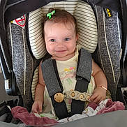 Alba participe au concours pour gagner de l'argent avec cette photo : baby, car_seat, child, smiling, hair_clip, blanket, seatbelt, infant, cute, happy, indoors, clothing, portrait, child_seat, safety, person, small_child, comfort, baby_girl, seat