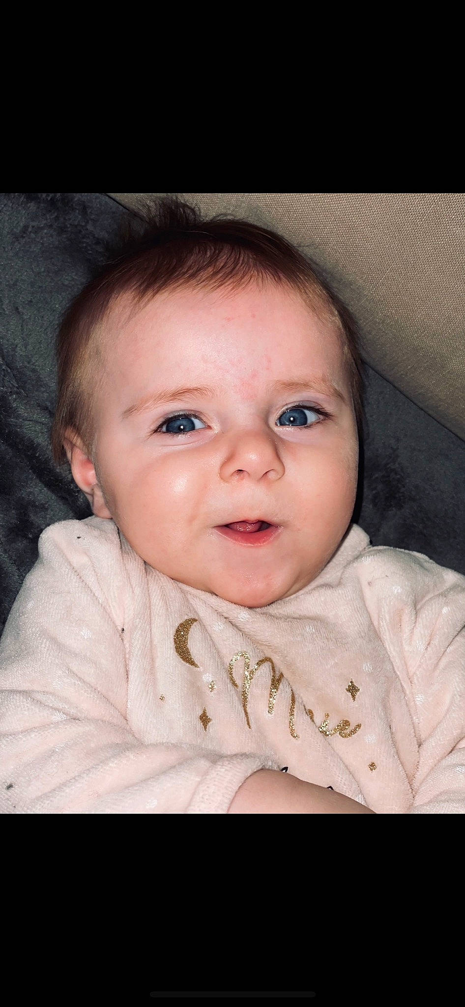 Elyana participe au concours pour gagner de l'argent avec cette photo : baby, baby_toddler_clothing, cheek, clothing, comfort, ear, eye, eyebrow, eyelash, face, flash_photography, forehead, head, iris, lip, mouth, nose, person, skin, sleeve