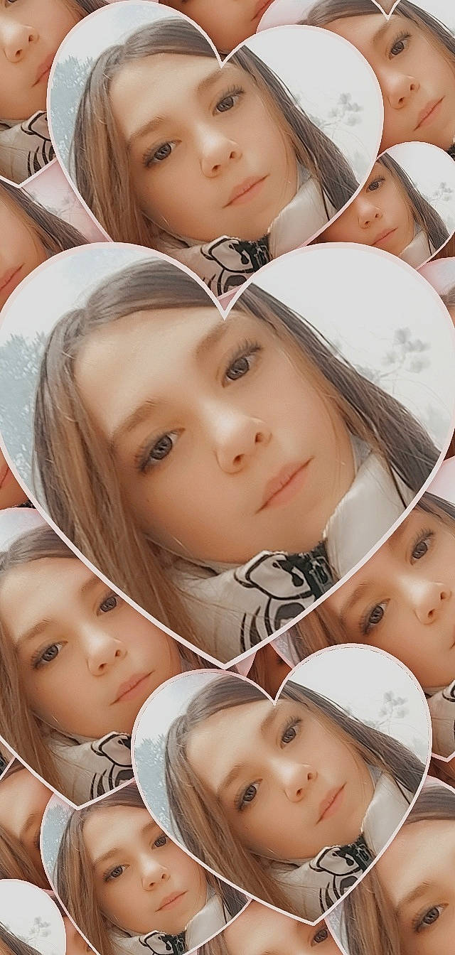 Lindsay a rejoint le concours — aidez-le/la à gagner de superbes lots ! beauty, cheek, child, chin, close_up, eye, eyebrow, eyelash, facial_expression, gesture, happy, headwear, human, material_property, people, person, photograph, skin, smile, snapshot