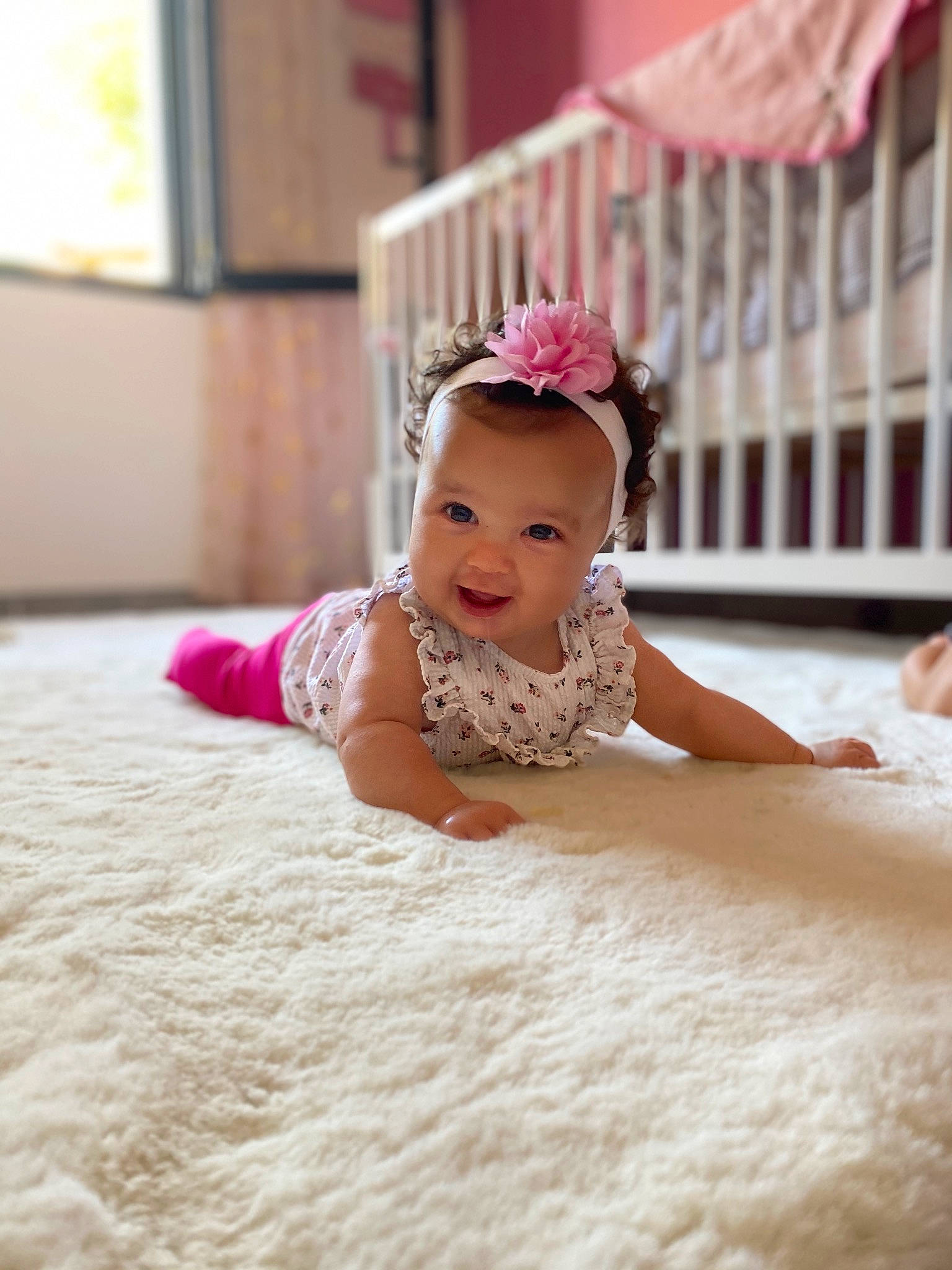 Ilyanna a rejoint le concours — aidez-le/la à gagner de superbes lots ! baby, baby_toddler_clothing, child, dress, fashion_accessory, floor, flooring, hair_accessory, headband, headgear, headpiece, person, photograph, photography, pink, room, skin, toddler