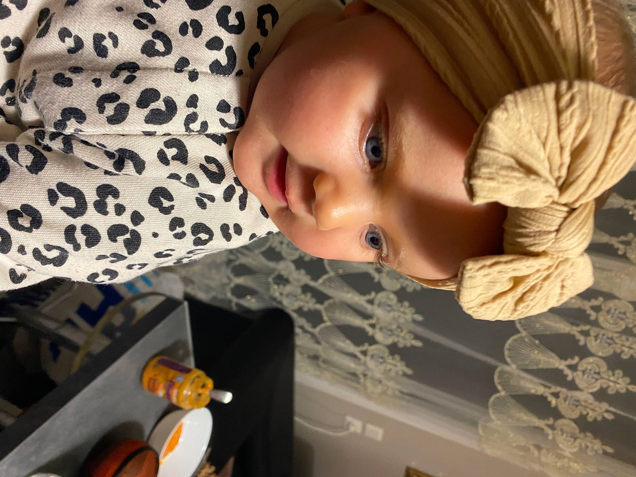 Yara participe au concours pour gagner de l'argent avec cette photo : art, child, eye, eyebrow, eyelash, fashion_accessory, flash_photography, fun, happy, headwear, jaw, mammal, nose, pattern, person, portrait, portrait_photography, toddler, visual_arts, wood