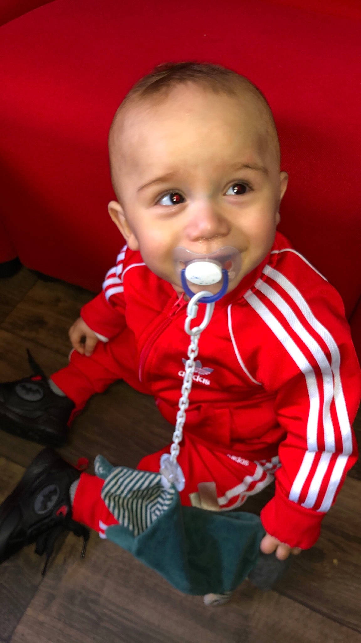 Liyam a rejoint le concours — aidez-le/la à gagner de superbes lots ! baby, baby_products, baby_toddler_clothing, carmine, cheek, child, comfort, event, fun, happy, human_body, iris, jacket, lip, nose, person, sitting, skin, sleeve, smile