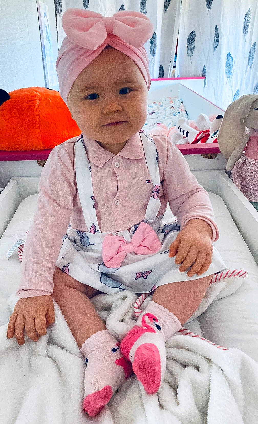 Mya a rejoint le concours — aidez-le/la à gagner de superbes lots ! baby, baby_toddler_clothing, cheek, child, comfort, dress, facial_expression, finger, fun, happy, headwear, human_body, mouth, person, photograph, pink, red, skin, sleeve, smile