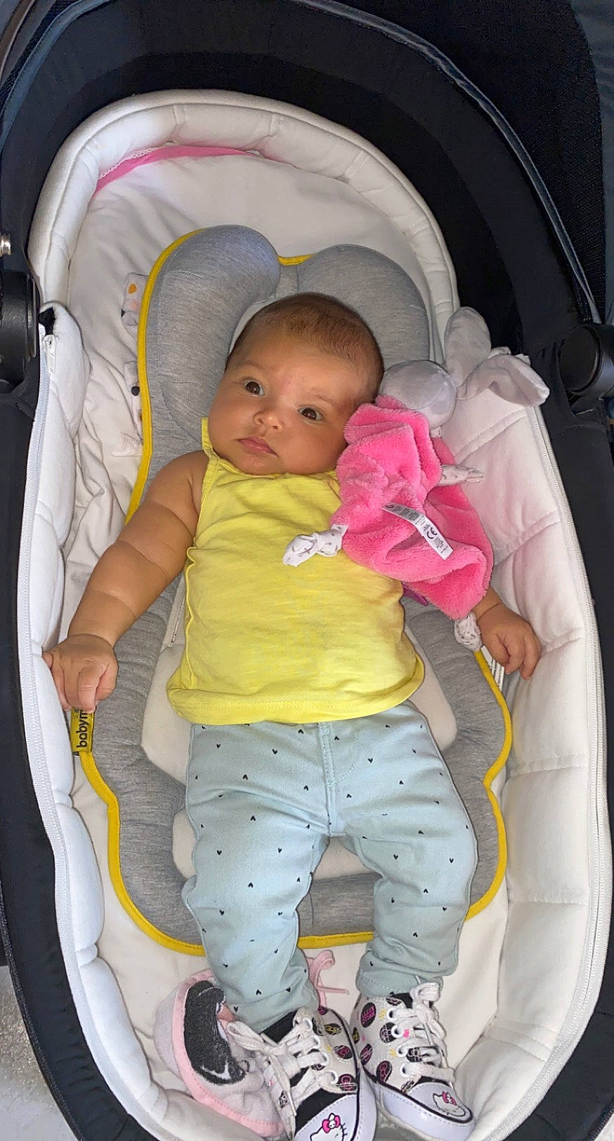 Maëlyne participe au concours pour gagner de l'argent avec cette photo : baby, baby_carriage, baby_in_car_seat, baby_products, car_seat, child, person, pink, product, skin, toddler