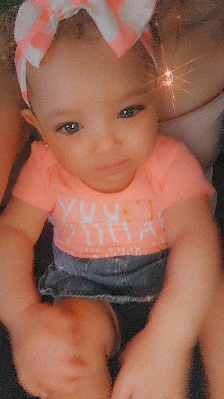 Journii is registered to the contest to win money with this photo: baby_toddler_clothing, cheek, chest, chin, eye, eyebrow, eyelash, finger, happy, head, human_body, iris, lip, neck, nose, person, pink, skin, smile, toddler