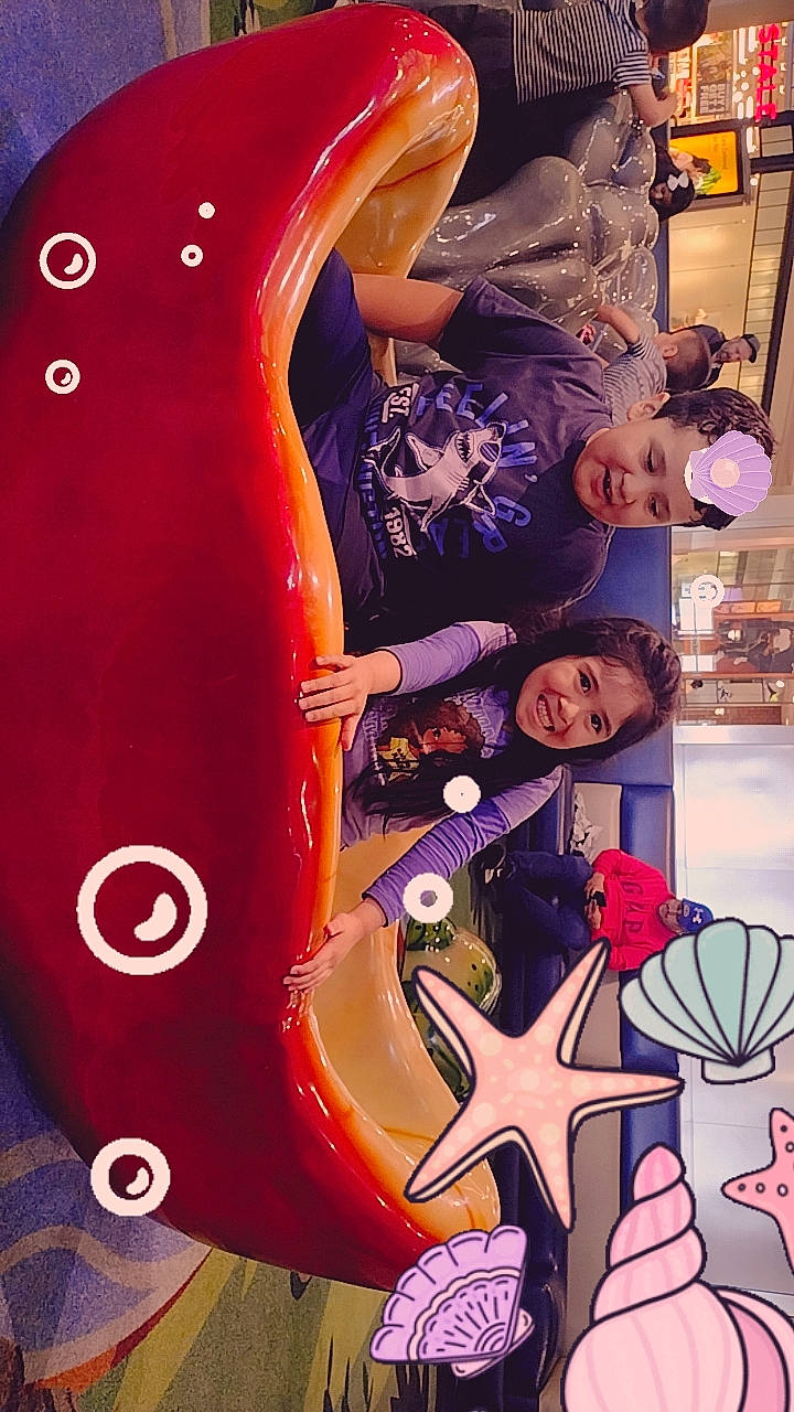 Itzel Abigail is registered to the contest to win money with this photo: art, carmine, dress, event, font, fun, games, happy, headwear, joy, leisure, magenta, person, pink, plant, purple, recreation, snapshot, string_instrument_accessory, suit