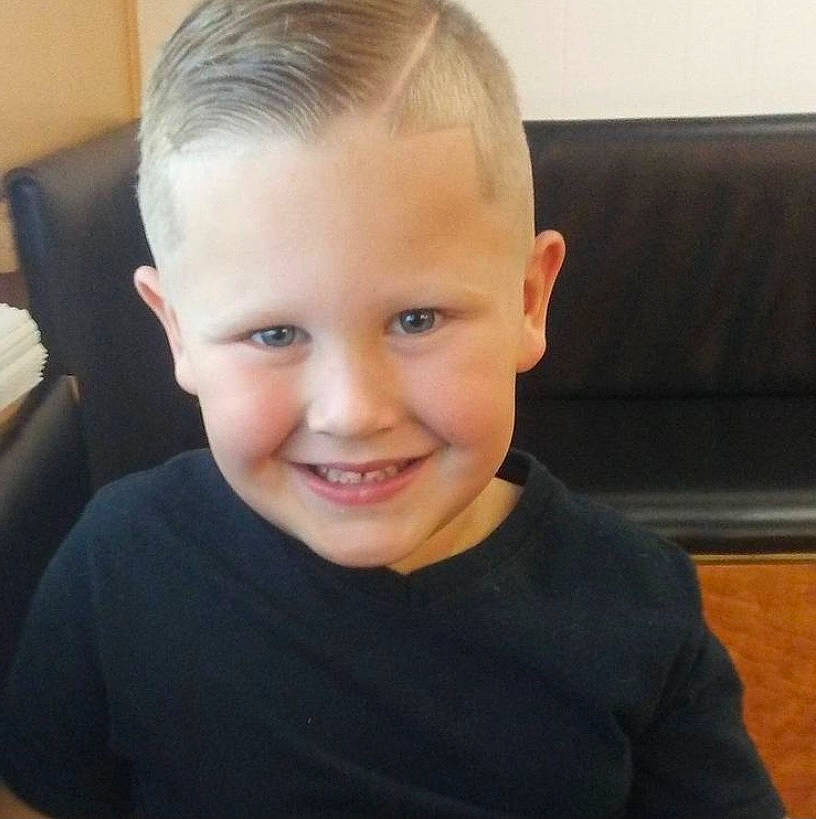 Julian is registered to the contest to win money with this photo: cheek, chin, cloud, cool, ear, eyebrow, eyelash, forehead, hair, happy, iris, jaw, joy, mouth, neck, nose, person, shoulder, skin, sleeve