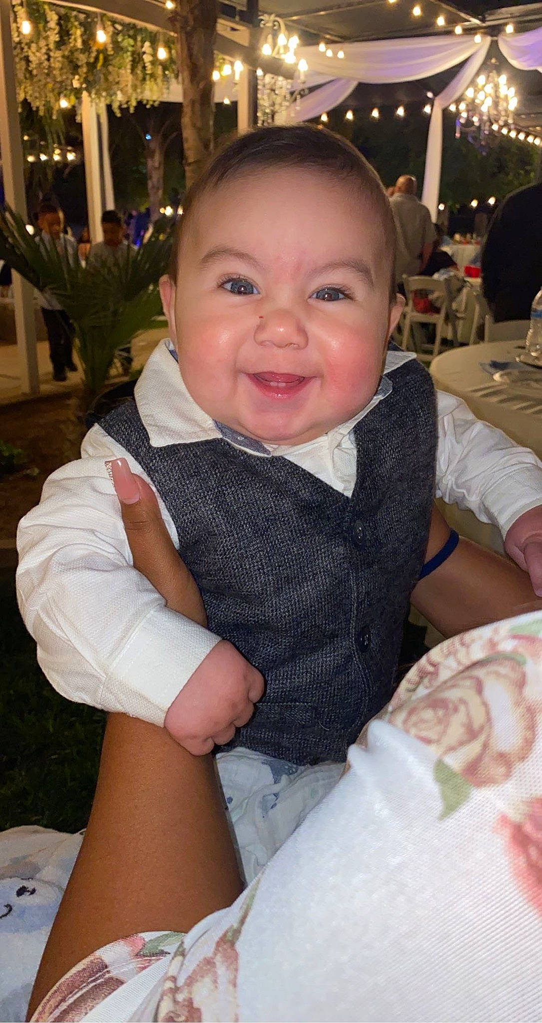 Elian is registered to the contest to win money with this photo: baby, baby_toddler_clothing, chair, cheek, child, eye, face, finger, hair, happy, head, iris, joy, lap, mammal, person, skin, sleeve, smile, thumb