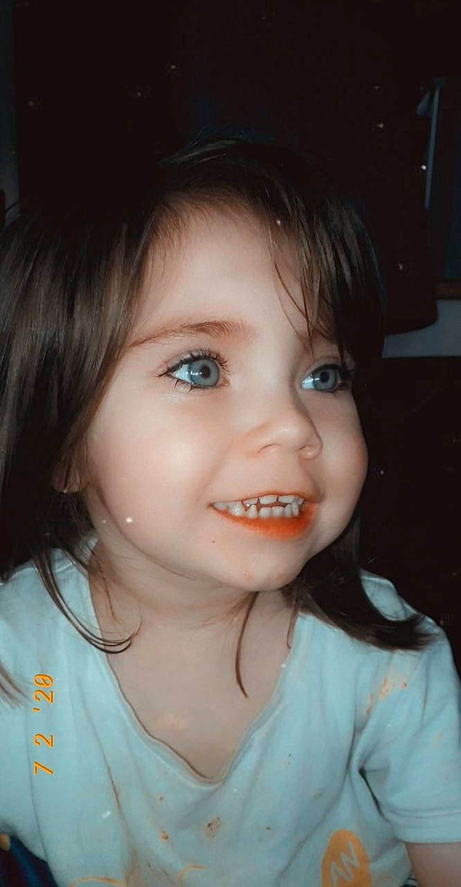 Laurena a rejoint le concours — aidez-le/la à gagner de superbes lots ! beauty, cheek, child, chin, eye, eyebrow, face, facial_expression, forehead, fun, hair, head, jaw, joy, lip, mouth, nose, organ, person, skin