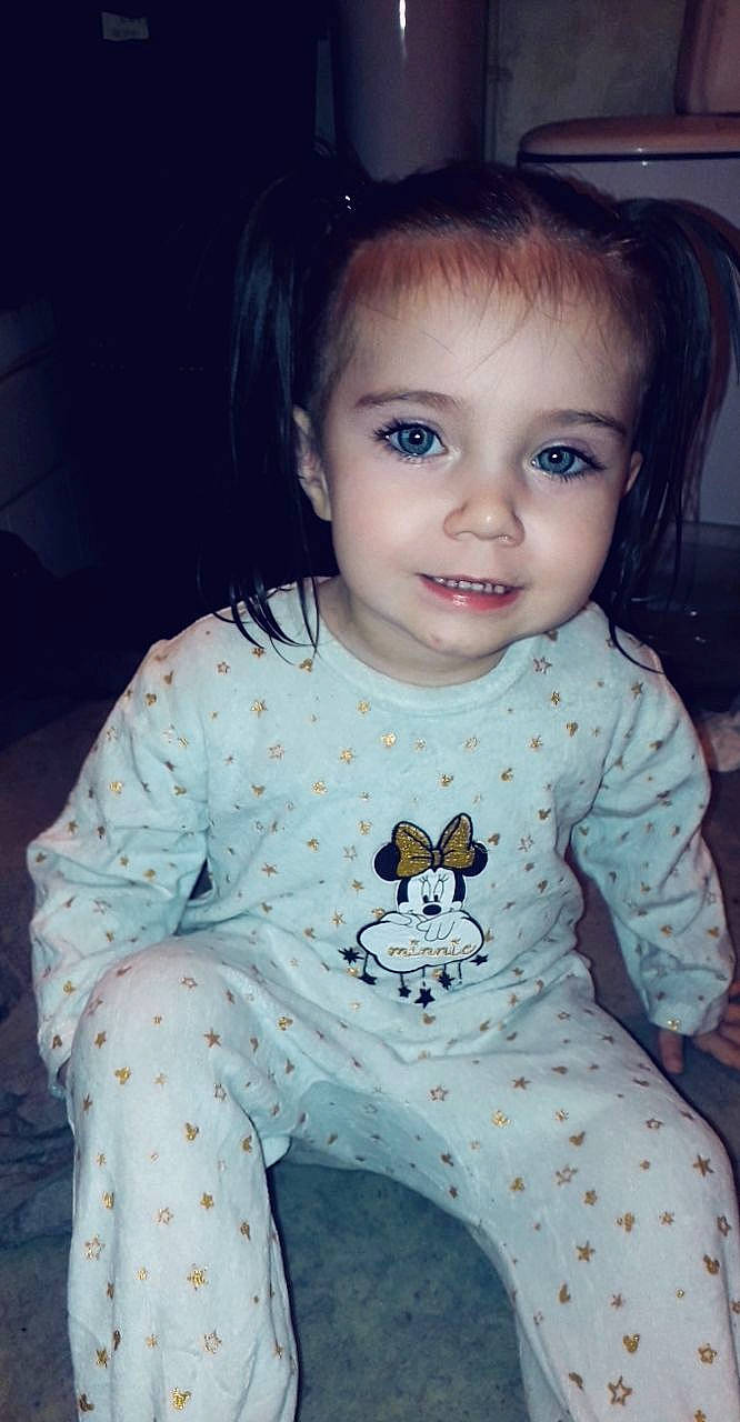 Laurena a rejoint le concours — aidez-le/la à gagner de superbes lots ! baby, beauty, cheek, child, eye, eyebrow, face, forehead, fun, hair, hairstyle, head, iris, joy, lip, mouth, nose, organ, person, skin