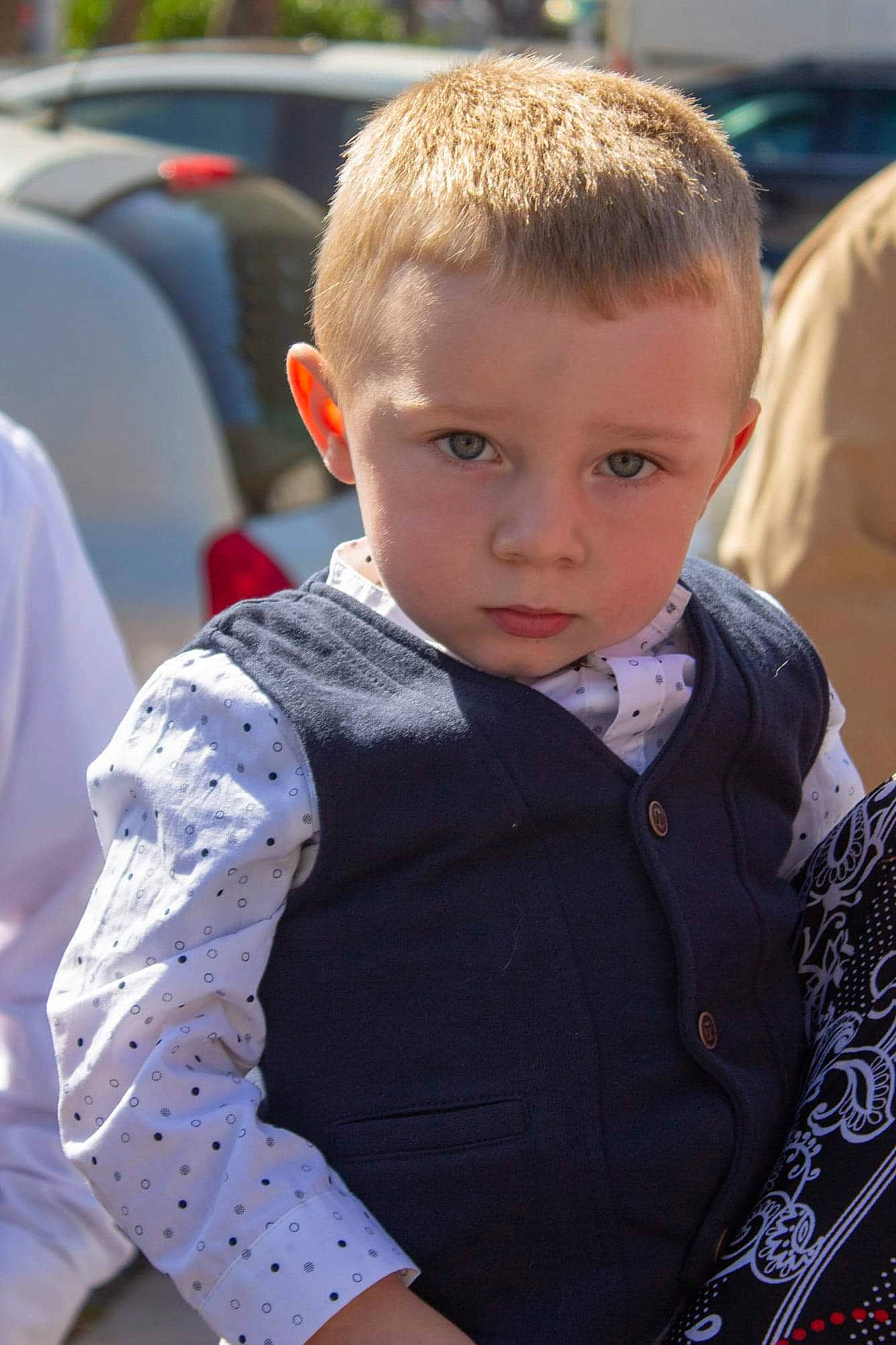 Calvin participe au concours pour gagner de l'argent avec cette photo : baby, cheek, child, hair, hairstyle, person, sitting, smile, toddler