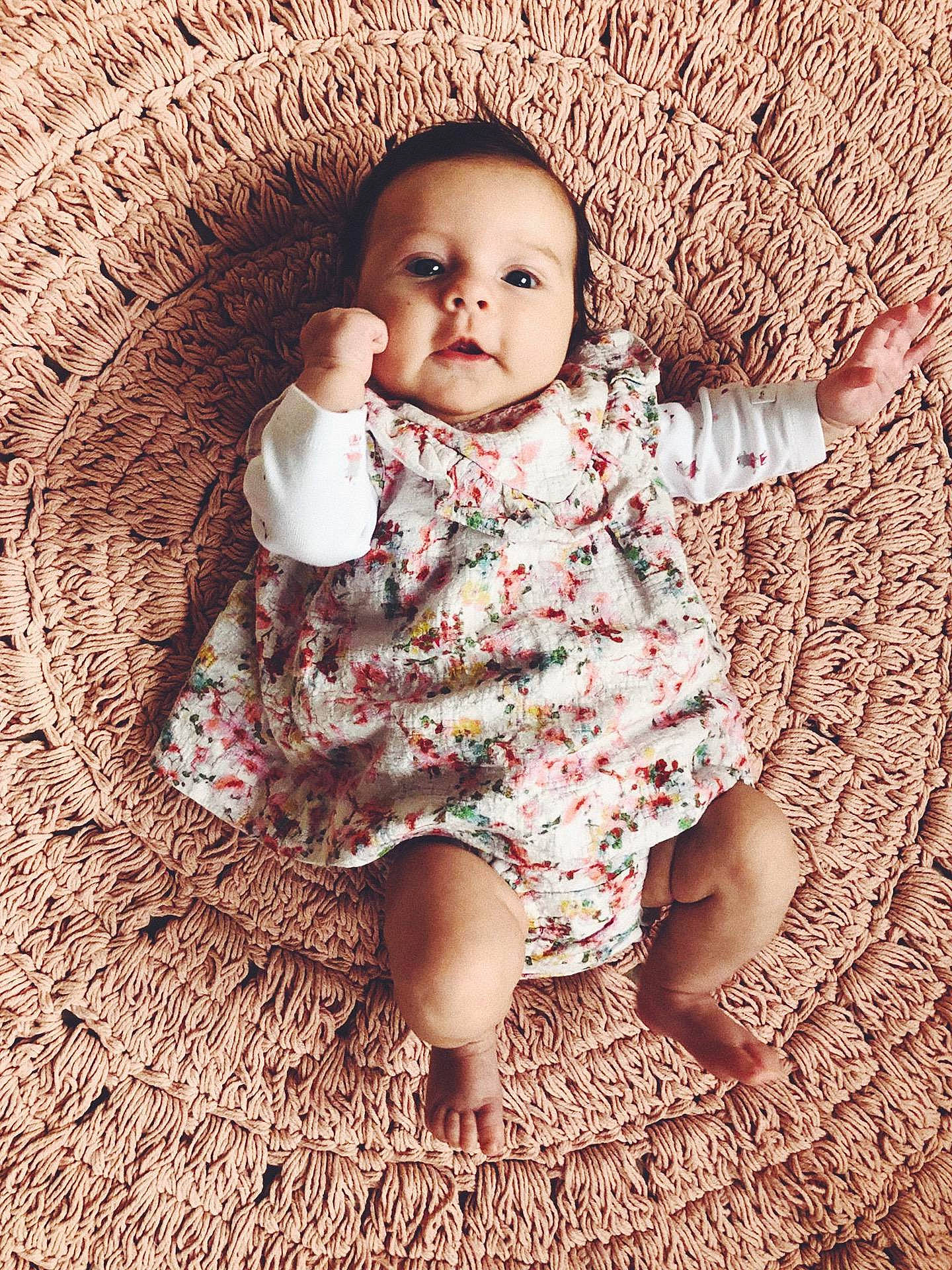 Carlota participe au concours pour gagner de l'argent avec cette photo : baby, beige, cheek, child, child_model, dress, eye, face, outerwear, pattern, person, pink, play, portrait, skin, sleeve, smile, toddler