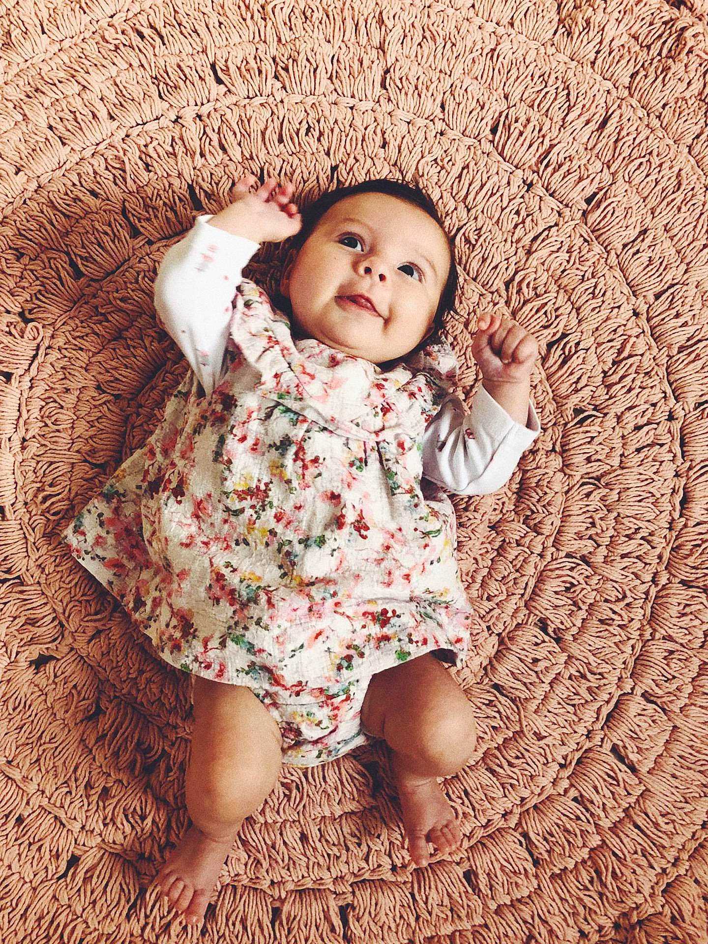 Carlota participe au concours pour gagner de l'argent avec cette photo : baby, beauty, child, child_model, dress, eye, happy, headwear, outerwear, pattern, person, photo_shoot, photography, plant, portrait, portrait_photography, skin, sleeve, smile, toddler