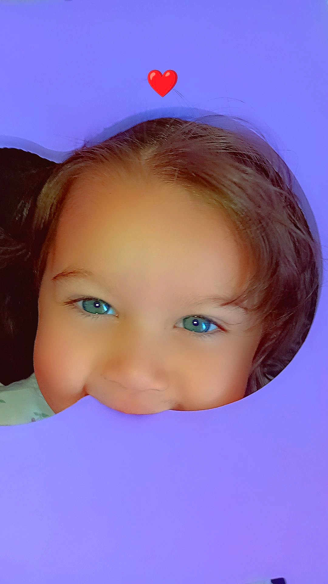 Anna participe au concours pour gagner de l'argent avec cette photo : child, face, eyes, smile, heart_emoji, purple, cutout, closeup, playful, innocent, happy, young, portrait, cute, expression, background, colorful, hair, skin, person