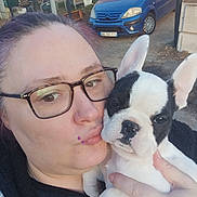 Becky participe au concours pour gagner de l'argent avec cette photo : animal, black_and_white, car, cuddle, dog, driveway, ears, face, french_bulldog, glasses, hand, outdoor, person, pet, piercing, portrait, puppy, residential, selfie, woman
