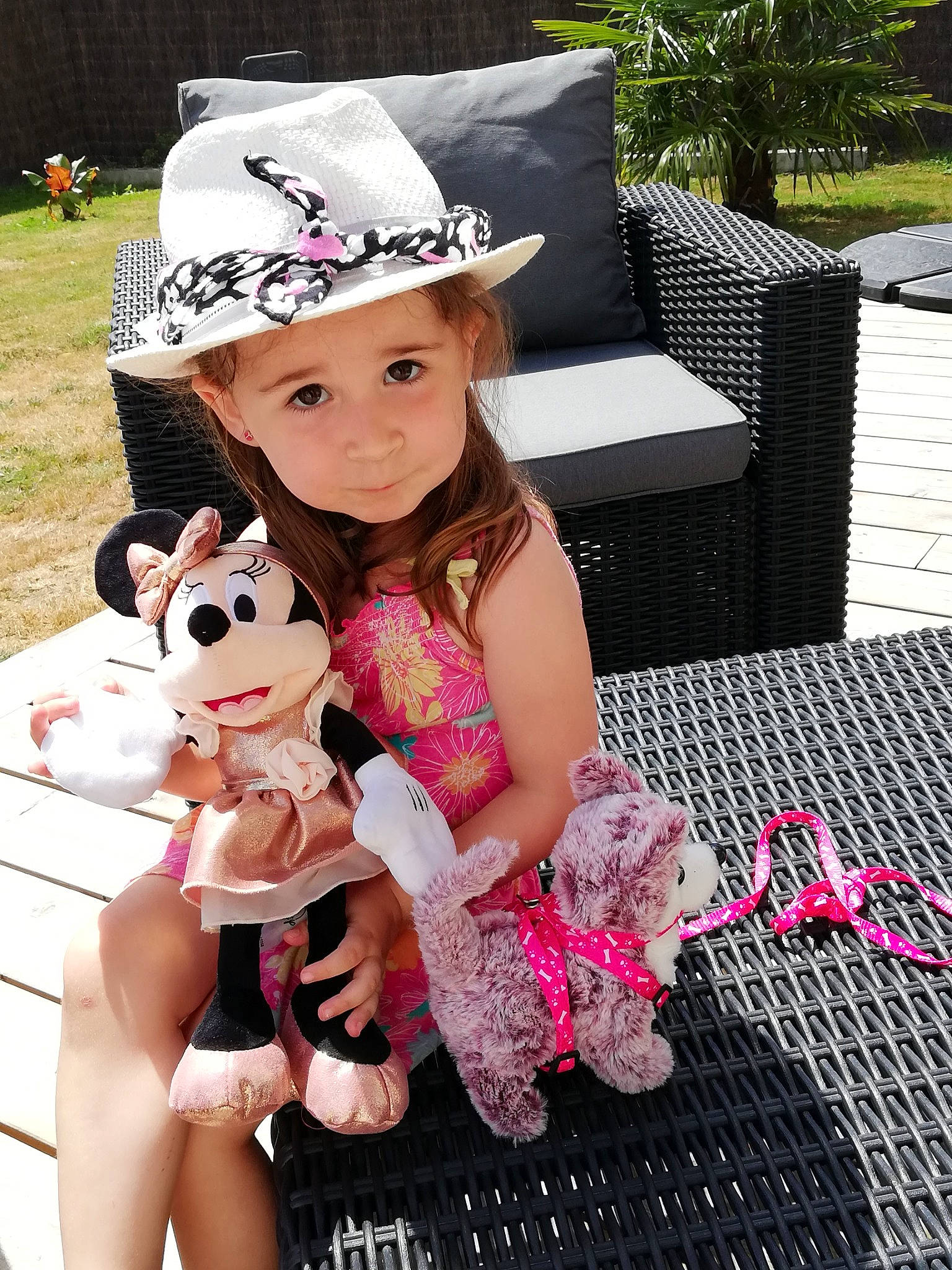 Cassie participe au concours pour gagner de l'argent avec cette photo : cap, child, costume, costume_hat, ear, hat, headgear, headwear, leg, person, pink, sun_hat, teddy_bear, toddler