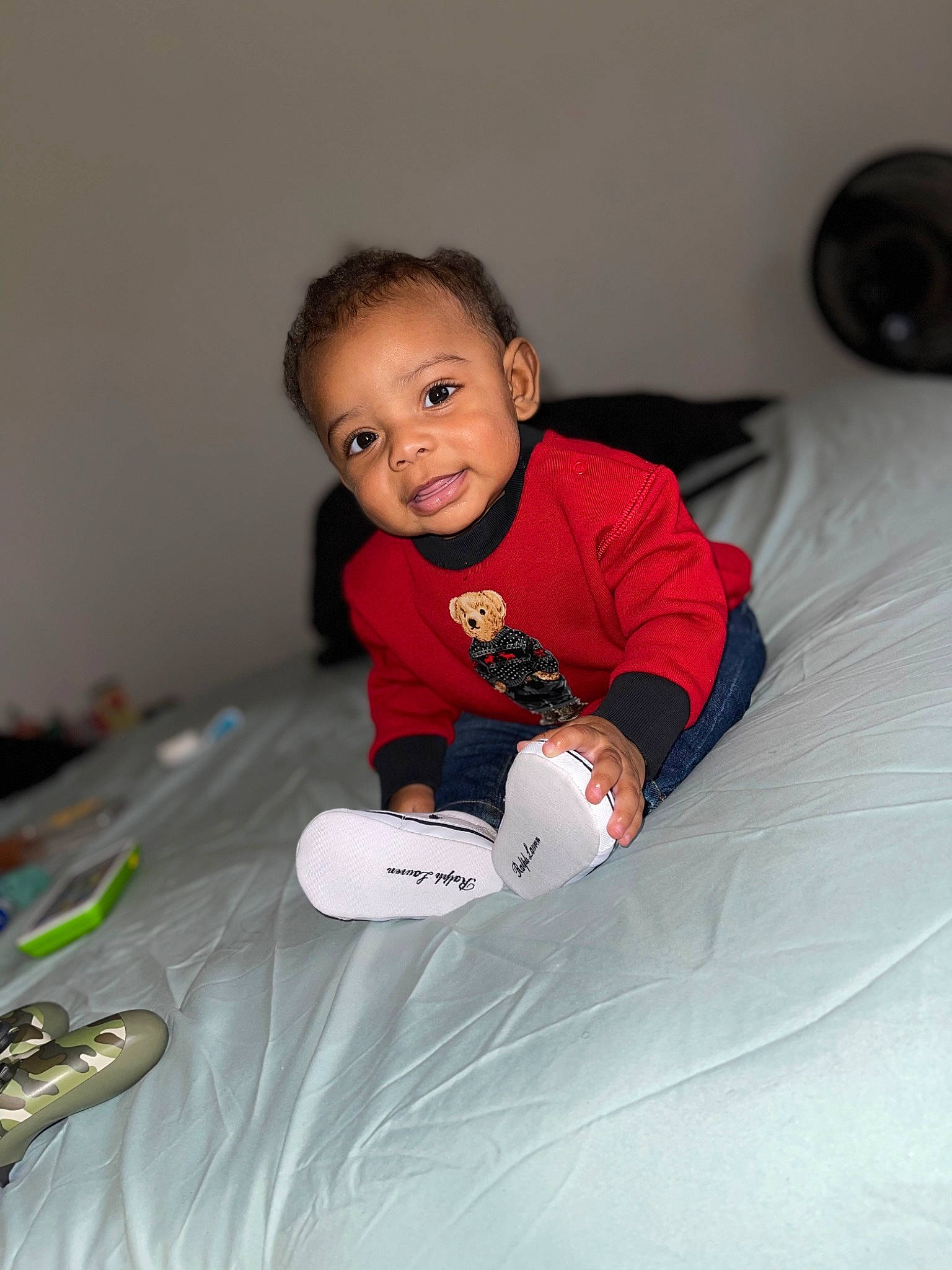 Cannon is registered to the contest to win money with this photo: baby, baby_toddler_clothing, beauty, child, comfort, elbow, finger, flash_photography, floor, flooring, fun, happy, kitchen_utensil, knee, leg, person, remote_control, sleeve, t_shirt, tableware