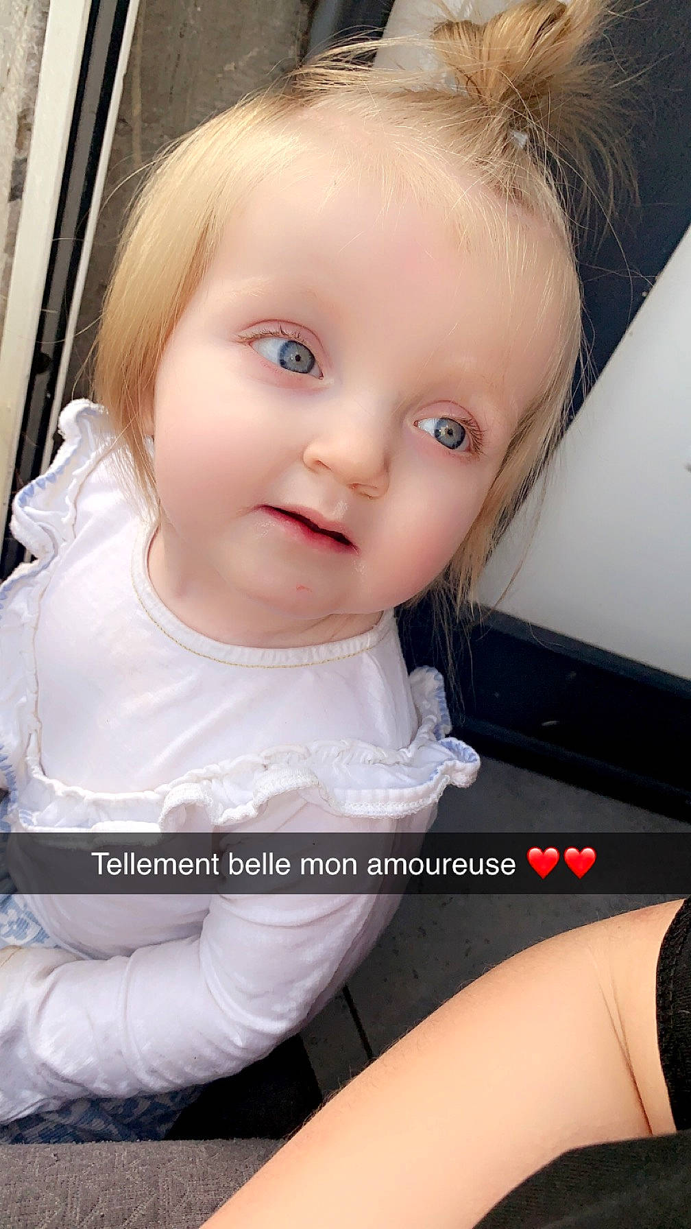 Nelya a rejoint le concours — aidez-le/la à gagner de superbes lots ! baby_toddler_clothing, beauty, car_seat, cheek, chin, clothing, comfort, eye, eyebrow, eyelash, flash_photography, happy, iris, lip, mouth, nose, person, skin, sleeve, thigh