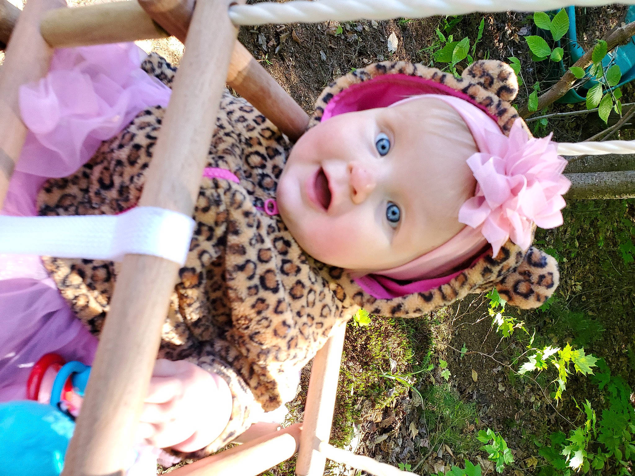 Megan a rejoint le concours — aidez-le/la à gagner de superbes lots ! baby, baby_safety, baby_toddler_clothing, cheek, doll, eyelash, fawn, fun, grass, happy, headwear, iris, leisure, nose, people_in_nature, person, pink, plant, purple, summer