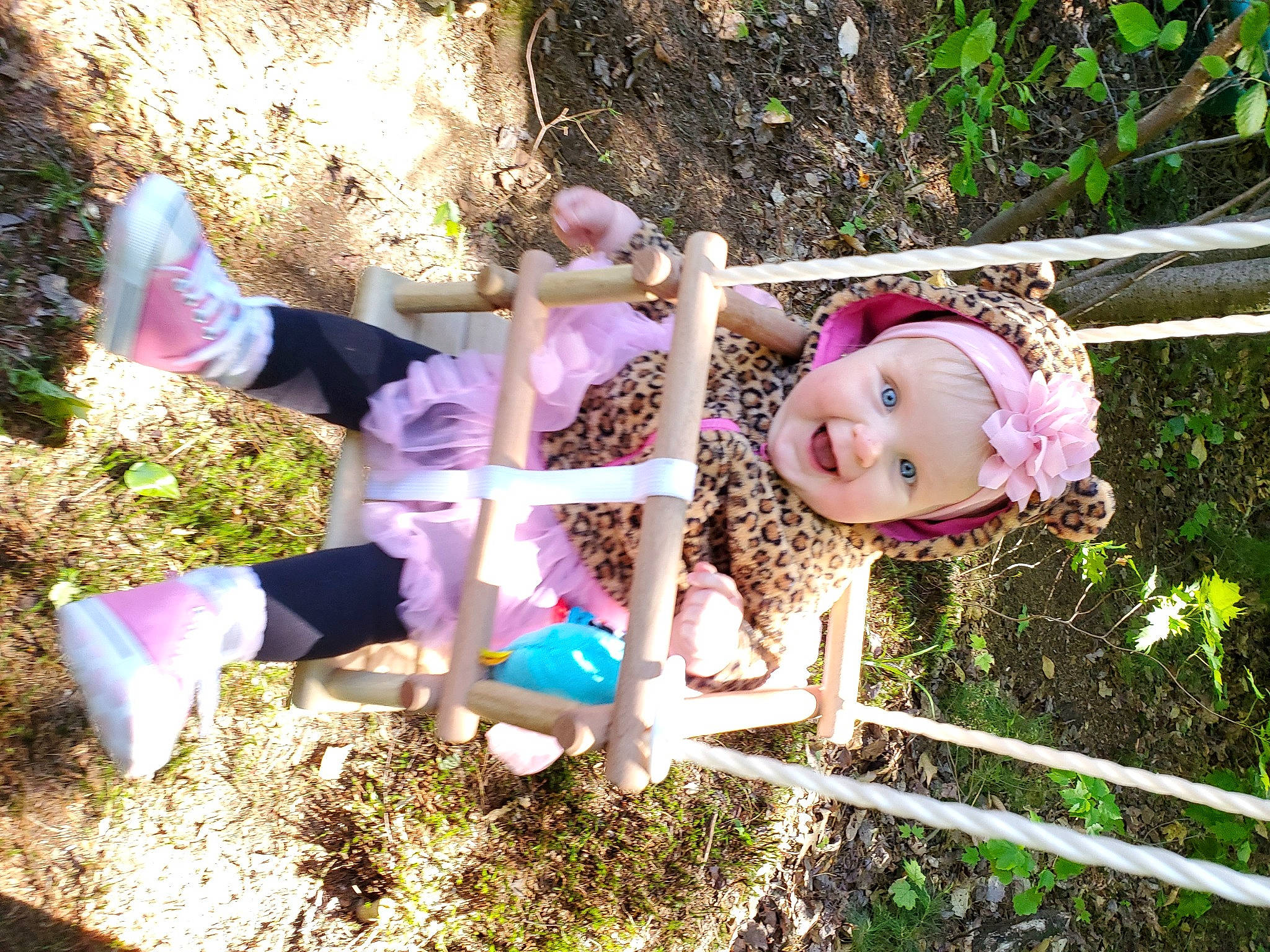 Megan a rejoint le concours — aidez-le/la à gagner de superbes lots ! botany, child, doll, fawn, garden, grass, grass_family, happy, headwear, lawn_ornament, leisure, magenta, mammal, organism, people_in_nature, person, pink, plant, purple, soil