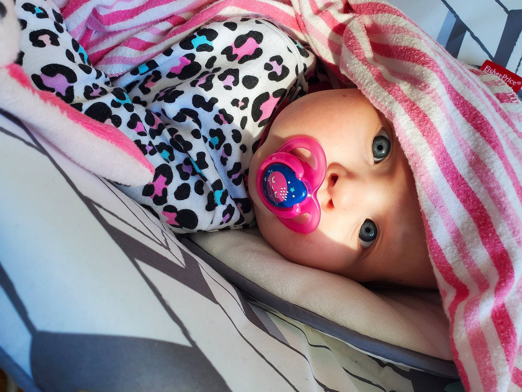 Megan participe au concours pour gagner de l'argent avec cette photo : black_hair, cap, child, cool, doll, eye, eyebrow, eyelash, eyewear, facial_expression, hairstyle, headgear, headwear, iris, lip, mouth, pattern, person, pink, skin