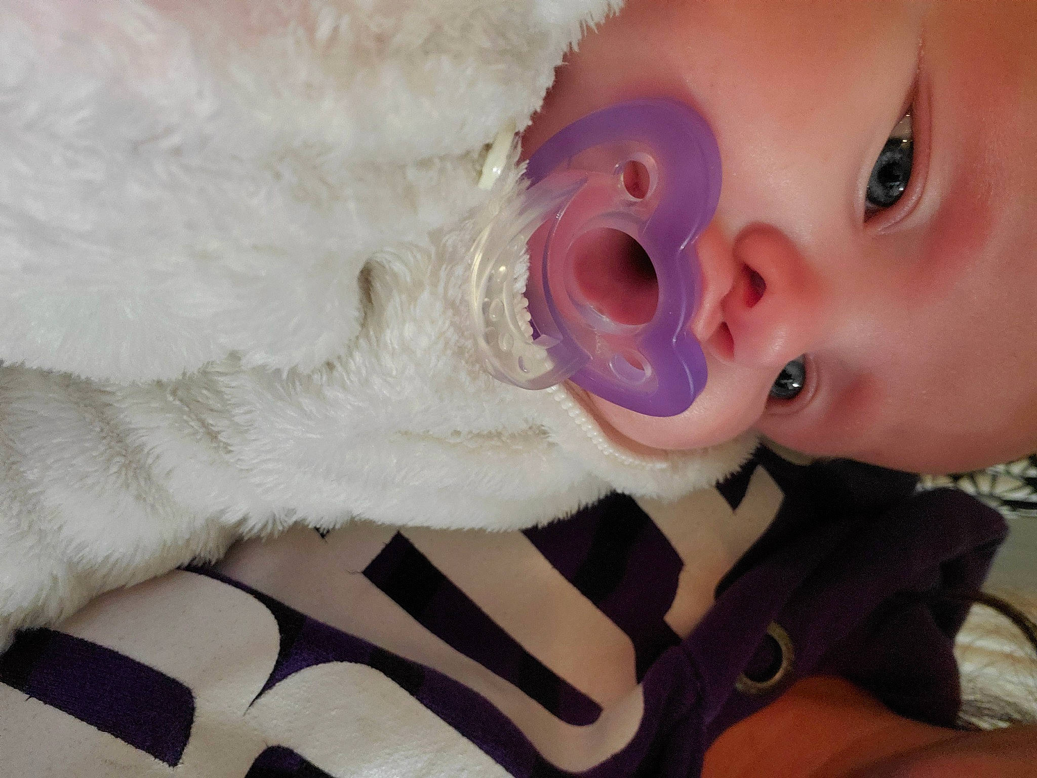 Megan participe au concours pour gagner de l'argent avec cette photo : baby, baby_products, baby_toddler_clothing, cheek, close_up, ear, eye, eyelash, gesture, happy, head, iris, lip, mammal, nail, nose, skin, smile, toddler, toy