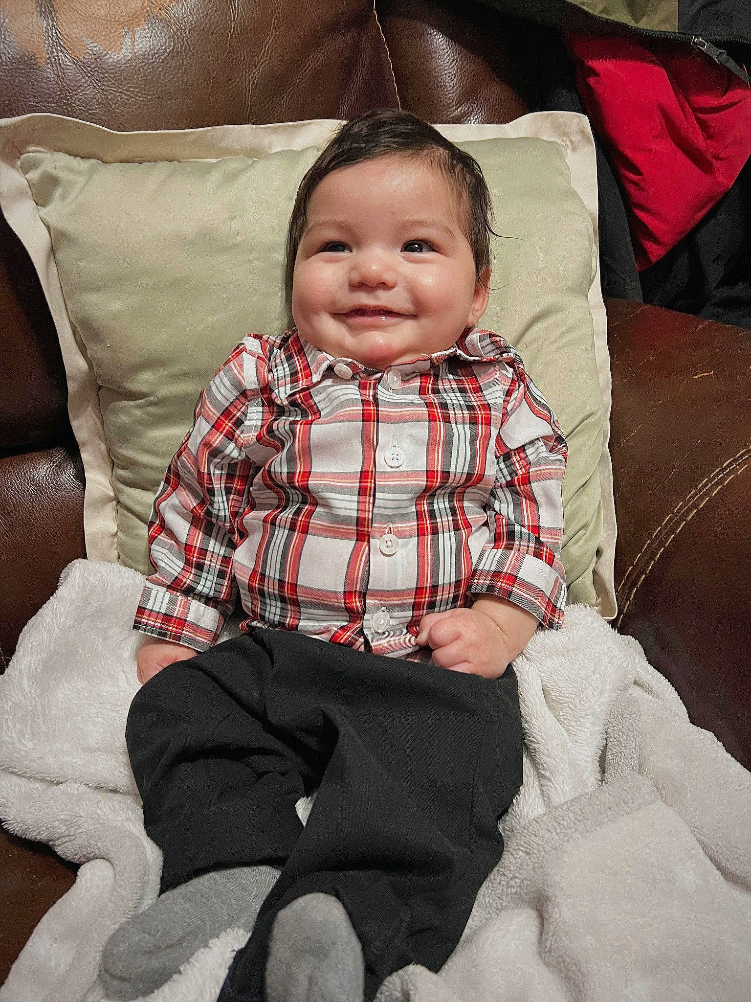 Eli is registered to the contest to win money with this photo: baby, baby_toddler_clothing, cheek, collar, comfort, couch, face, flash_photography, happy, head, joy, lap, pattern, person, pillow, plaid, sitting, sleeve, smile, tartan