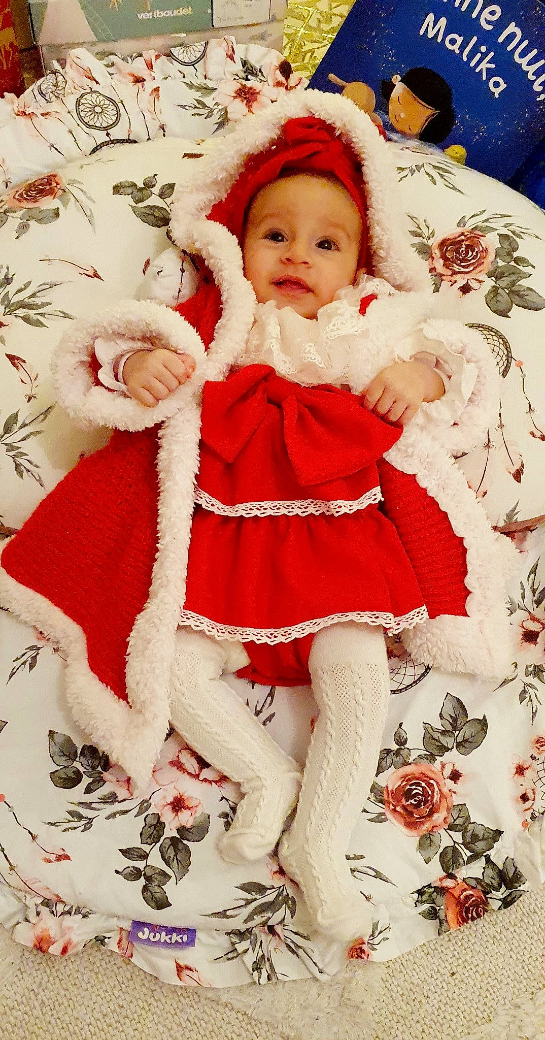 Malika a rejoint le concours — aidez-le/la à gagner de superbes lots ! baby, baby_toddler_clothing, cheek, child, day_dress, dress, embellishment, face, fictional_character, fur, happy, hat, magenta, pattern, person, pink, ruffle, sleeve, thigh, toddler